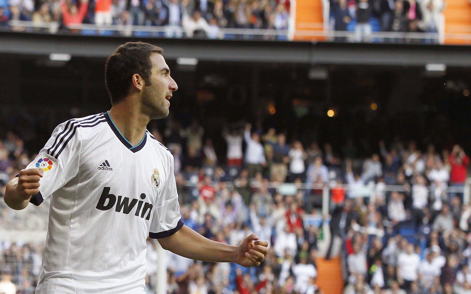 电竞选手如何维护自身形象:言行谨慎与积极阳光,电竞选手的自我修养